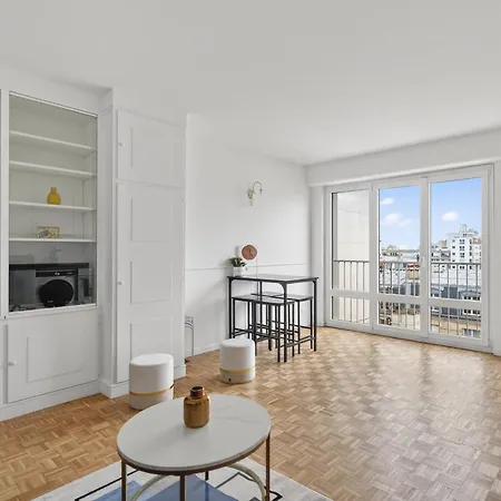 Apartment High-end One-bedroom With Rooftop Views 13
