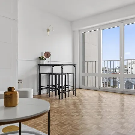 High-end One-bedroom With Rooftop Views 13 Apartment