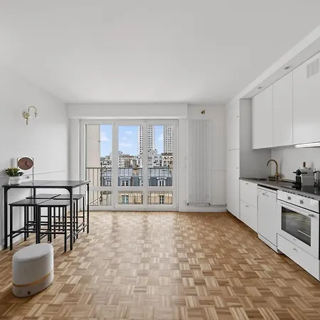 High-end One-bedroom With Rooftop Views 13 Apartment