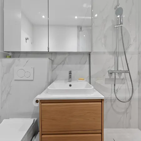 High-end One-bedroom With Rooftop Views 13
