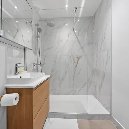 Apartment High-end One-bedroom With Rooftop Views 13 *