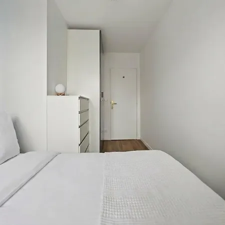 High-end One-bedroom With Rooftop Views 13 Paris